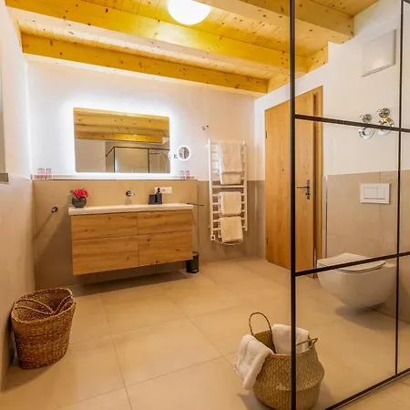 Graf Chiemo - Direkt Am Chiemsee Mit Separatem Seezugang Apartamento *