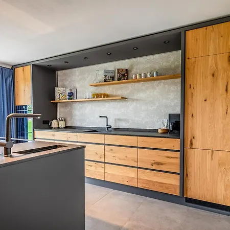 Graf Chiemo - Direkt Am Chiemsee Mit Separatem Seezugang Apartamento *