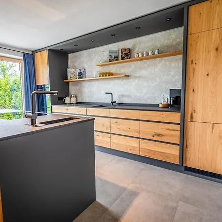 Graf Chiemo - Direkt Am Chiemsee Mit Separatem Seezugang Apartamento *