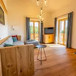 Graf Chiemo - Direkt Am Chiemsee Mit Separatem Seezugang Apartmán *