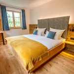 Apartment Graf Chiemo - Direkt Am Chiemsee Mit Separatem Seezugang