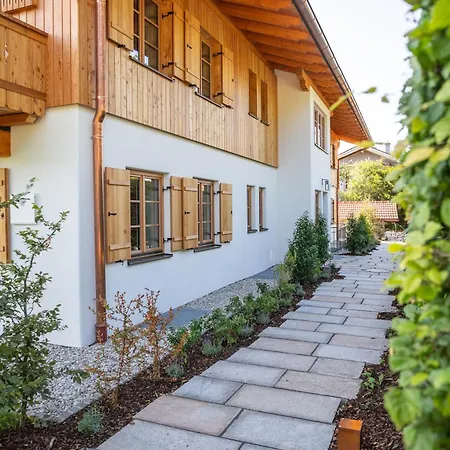 Apartment Graf Chiemo - Direkt Am Chiemsee Mit Separatem Seezugang Chieming