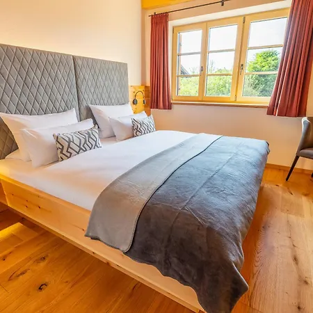 Apartment Graf Chiemo - Direkt Am Chiemsee Mit Separatem Seezugang Chieming